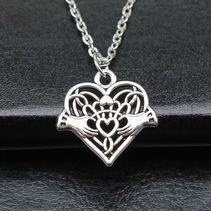 Irish Celtic Claddagh Lucky St Patrick’s Day Heart Necklace NWOT
